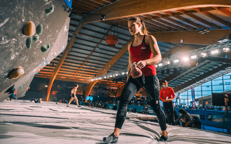 Adéla Bajerová na SP v boulderu - Meiringen 2021