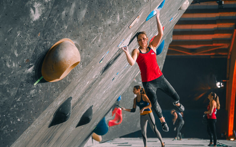 Adéla Bajerová na SP v boulderu - Meiringen 2021