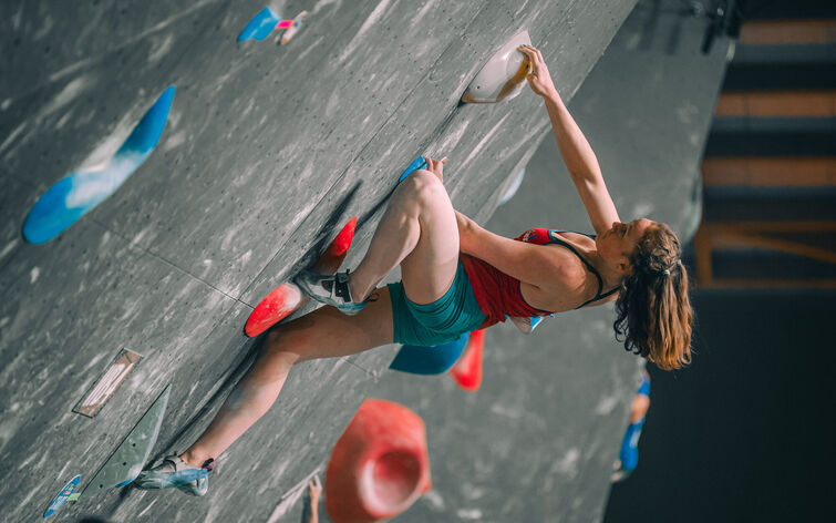 Eliška Bulenová na SP v boulderu - Meiringen 2021